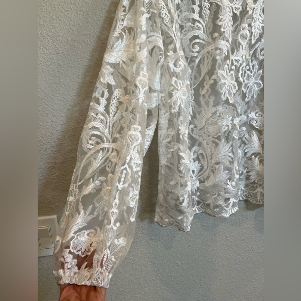 Beautiful detailed lace Retta x Eloquii mock neck white top size medium - Picture 4 of 6